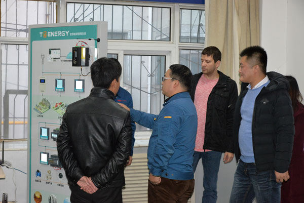 http://www.urhra1024.cn/uploads/allimg/181130/1-1Q13014050V31.jpg